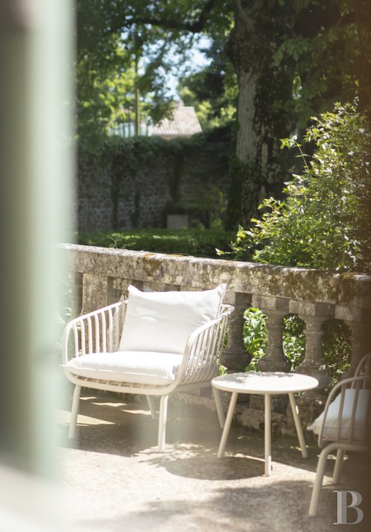 En Ardèche, à Vernoux-en-Vivarais, une maison du 19e siècle et son jardin dominant les reliefs - photo  n°6
